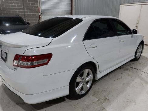 Used 2011 Toyota Camry SE w/ SE Extra-Value Pkg #1 FWD image 5