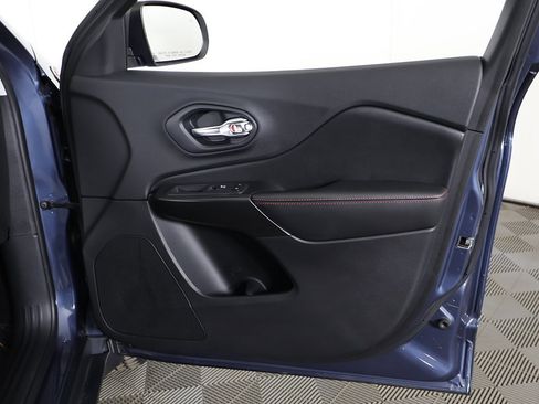 Used 2019 Jeep Cherokee Trailhawk w/ Cold Weather Group image 21