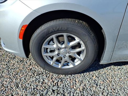 New 2026 Chrysler Pacifica Select FWD image 4