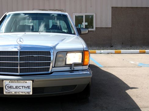 Used 1990 Mercedes-Benz 300 SE image 3