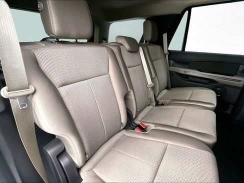 Used 2018 Ford Expedition XLT image 25