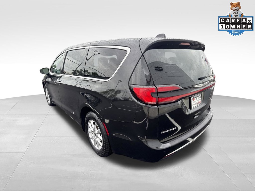 Used 2023 Chrysler Pacifica Touring-L FWD image 5