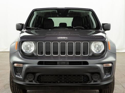 Used 2023 Jeep Renegade Latitude image 2