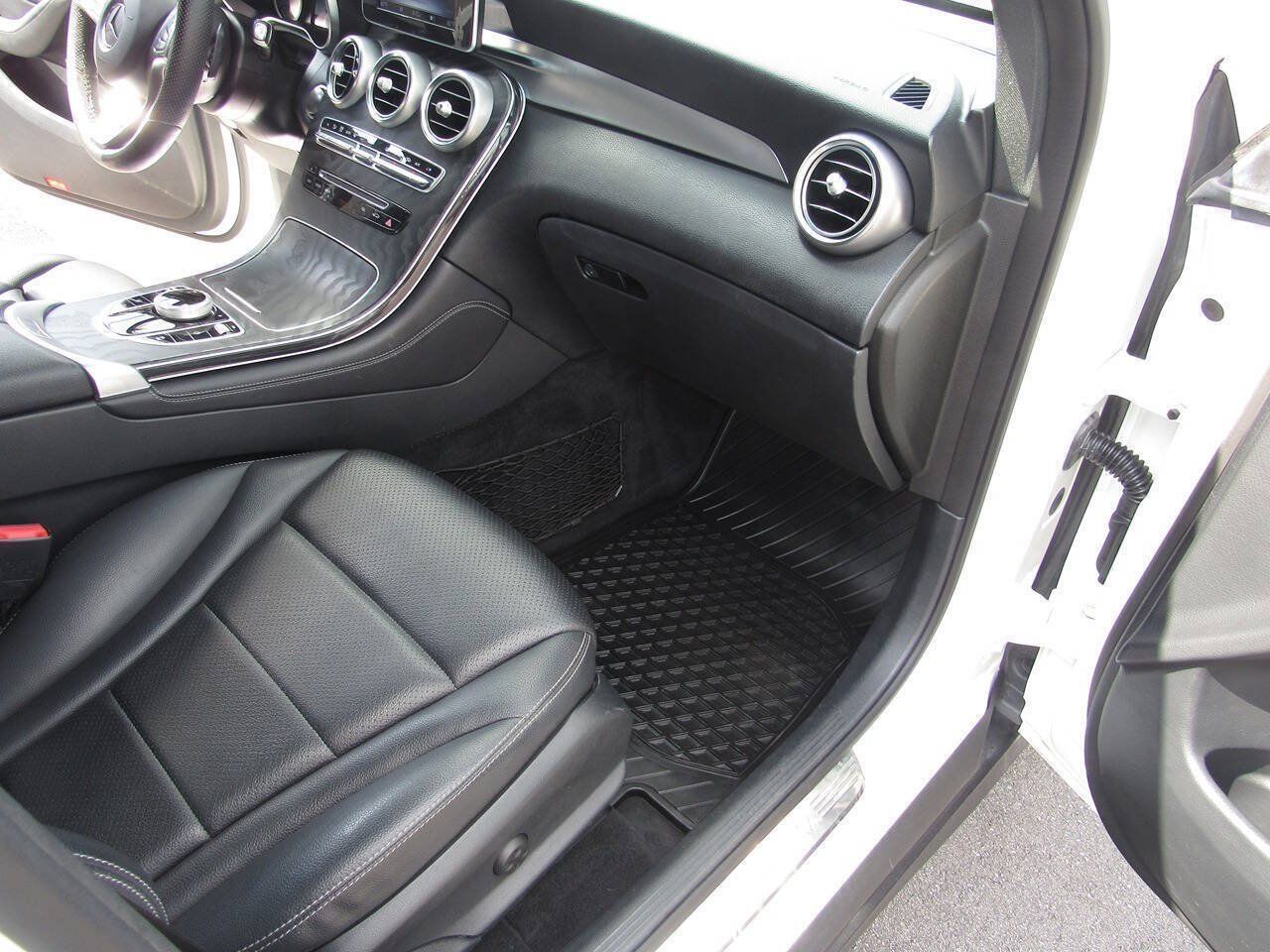 Used 2018 Mercedes-Benz GLC 300 4MATIC image 28