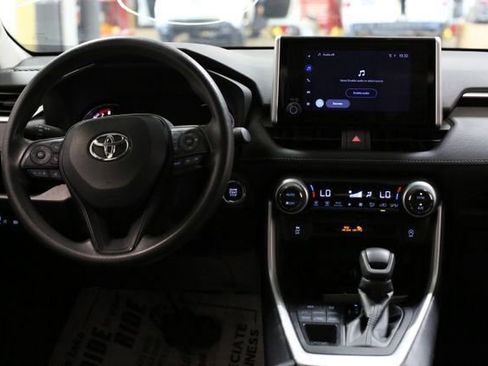 Used 2024 Toyota RAV4 XLE image 17
