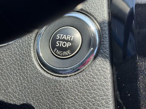 Used 2018 Nissan Rogue Sport SL FWD image 15