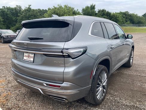 Used 2025 Buick Enclave Avenir AWD/4WD image 13
