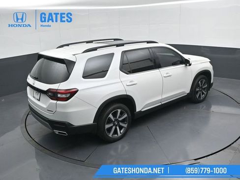 Certified 2025 Honda Pilot Touring image 40