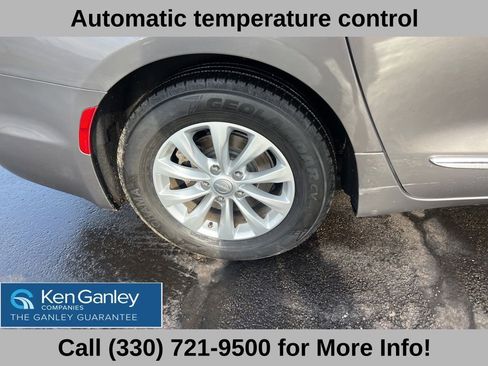 Used 2018 Chrysler Pacifica Touring-L image 22