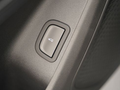 New 2026 Chevrolet Traverse LT w/ Midnight/Sport Edition FWD image 17