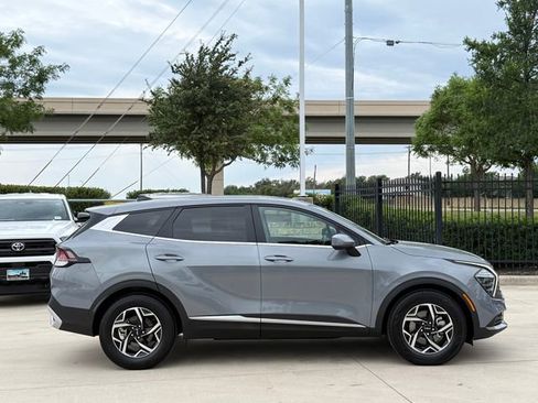 Used 2025 Kia Sportage LX FWD image 5