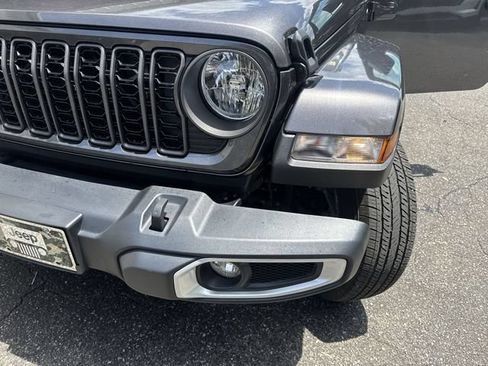 Used 2024 Jeep Gladiator Sport AWD/4WD image 31