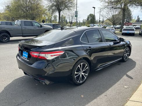 Used 2020 Toyota Camry SE image 4