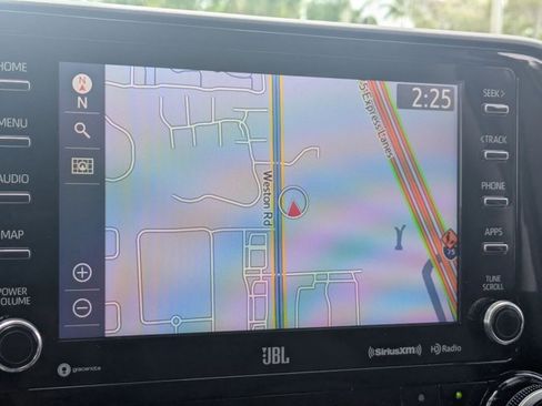 Used 2020 Toyota Highlander Limited image 14