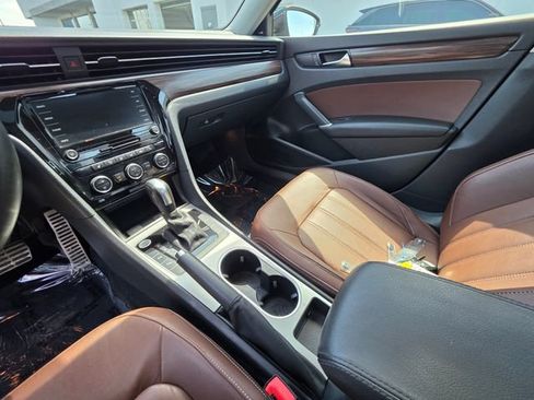 Used 2022 Volkswagen Passat 2.0T FWD image 22