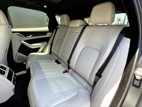 New 2026 Jaguar F-PACE R-Dynamic S image 10