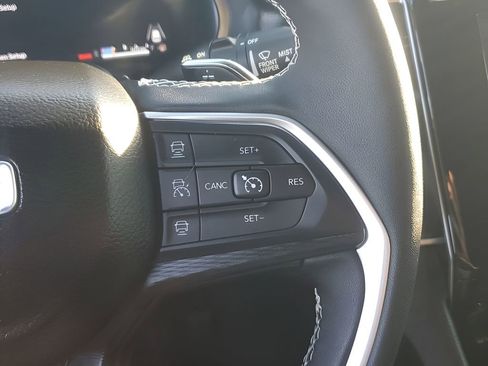 Used 2025 Jeep Grand Cherokee L Altitude image 35