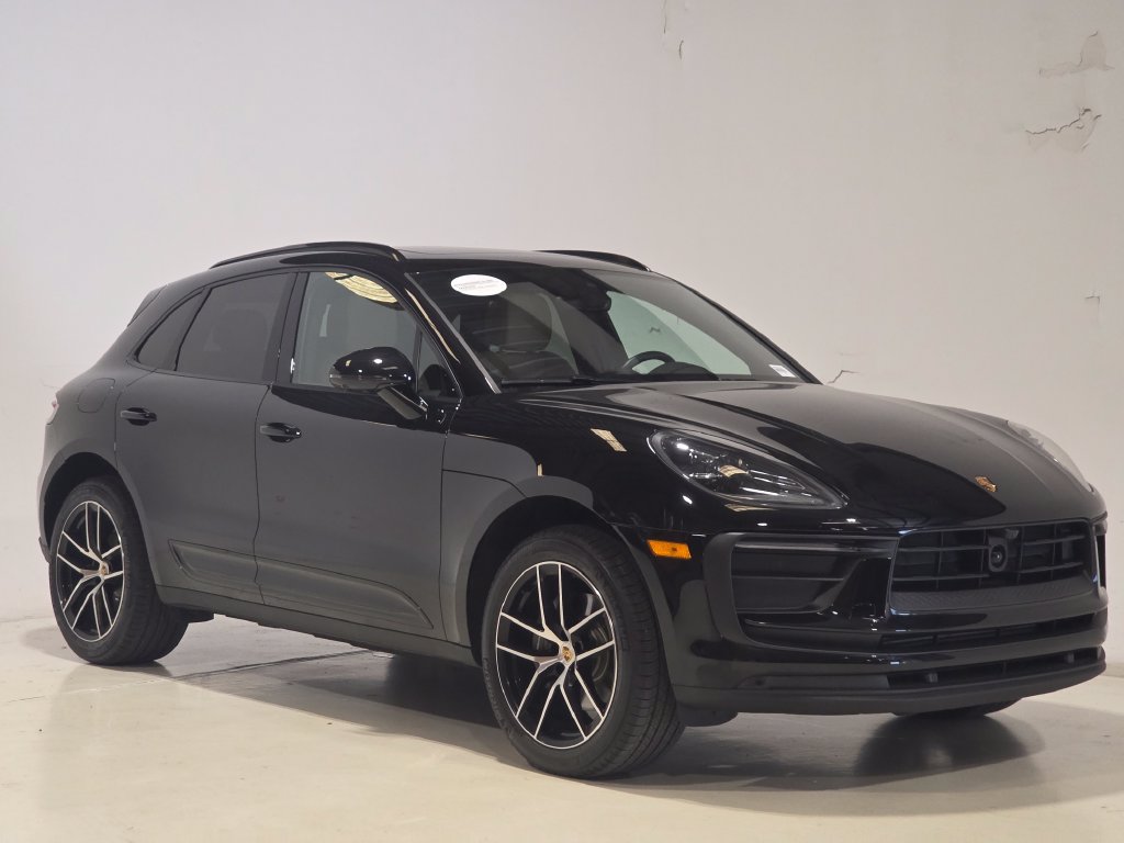 Certified 2026 Porsche Macan AWD/4WD image 7