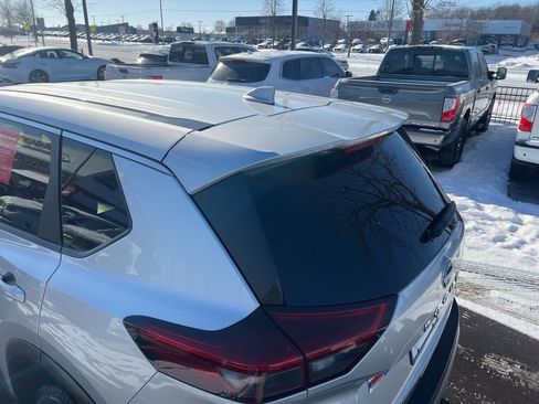 Used 2023 Nissan Rogue SV image 35
