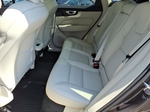 Used 2024 Volvo XC60 B5 Plus w/ Protection Package Premier image 18