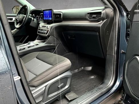 Used 2023 Ford Explorer XLT image 26