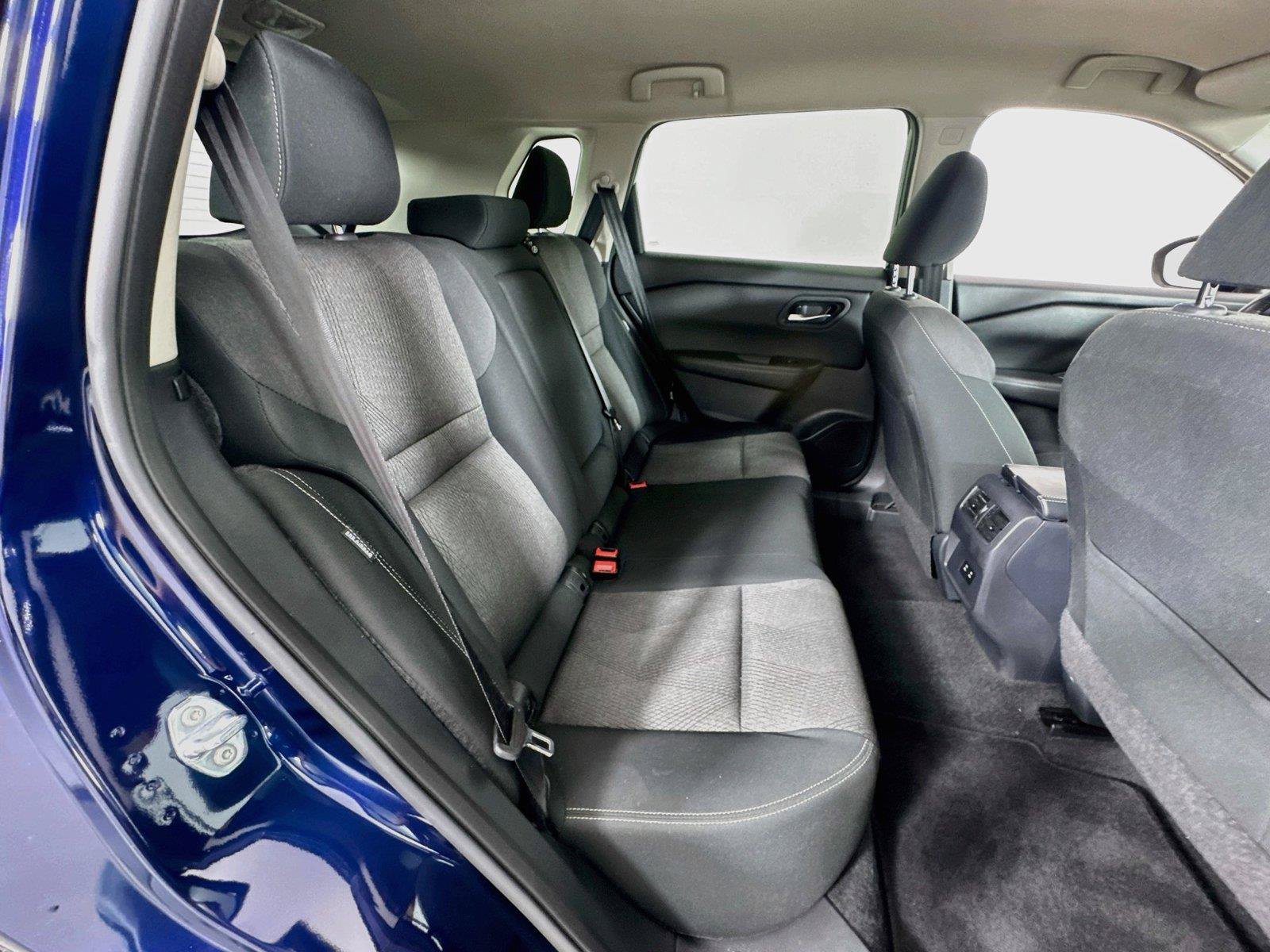 Used 2025 Nissan Rogue SV FWD image 24