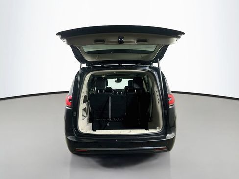 Used 2023 Chrysler Pacifica Limited FWD image 37
