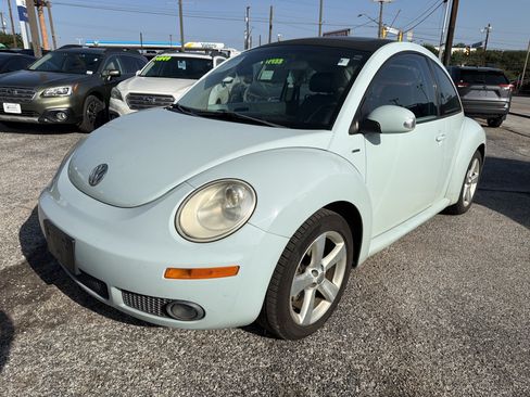 Used 2010 Volkswagen Beetle Coupe FWD image 7
