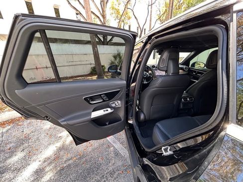 Used 2023 Mercedes-Benz GLC 300 4MATIC w/ Exclusive Trim Package image 36