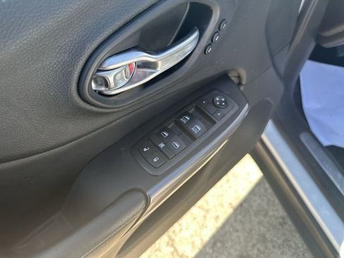 Used 2019 Jeep Cherokee Limited w/ Luxury Group AWD/4WD image 26