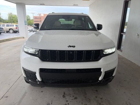Used 2023 Jeep Grand Cherokee L Limited w/ Luxury Tech Group II AWD/4WD image 6