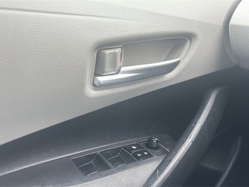 Used 2021 Toyota Corolla LE image 17