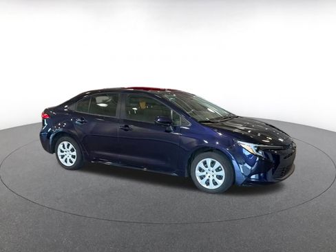 Used 2025 Toyota Corolla LE image 2