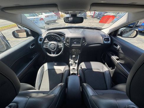Used 2019 Jeep Compass Latitude w/ Cold Weather Group AWD/4WD image 31