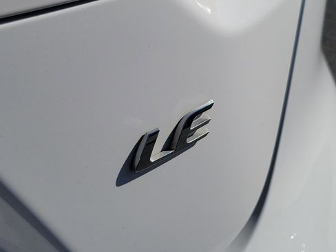 Used 2022 Toyota Corolla LE image 8