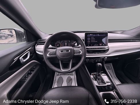 Used 2025 Jeep Compass Limited image 18
