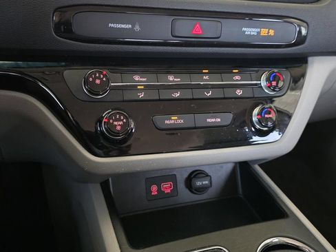 Used 2020 Kia Sedona L FWD image 17