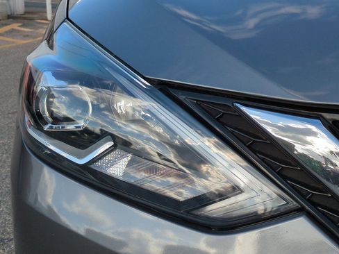 Used 2019 Nissan Sentra SR image 10