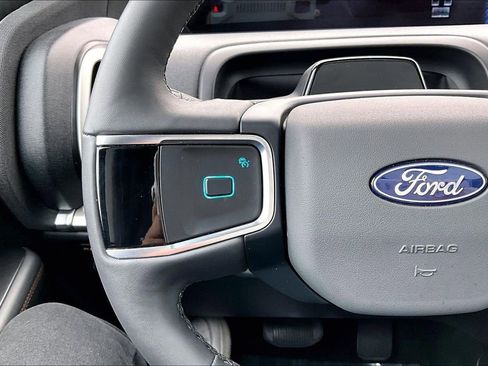 Certified 2025 Ford Expedition Active AWD/4WD image 17