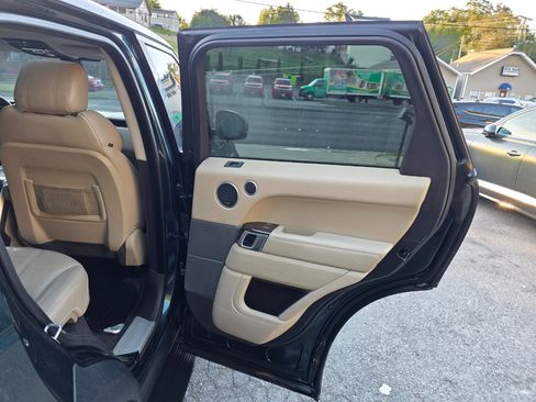 Used 2014 Land Rover Range Rover Sport HSE image 17