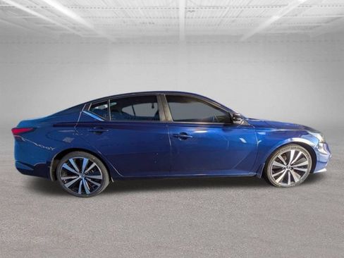 Used 2020 Nissan Altima 2.5 SR w/ Premium Package FWD image 3