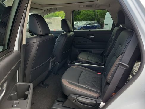 New 2026 Nissan Pathfinder Platinum FWD image 13