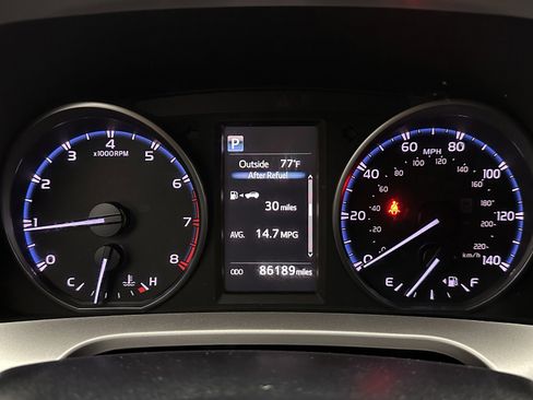 Used 2018 Toyota RAV4 LE image 15