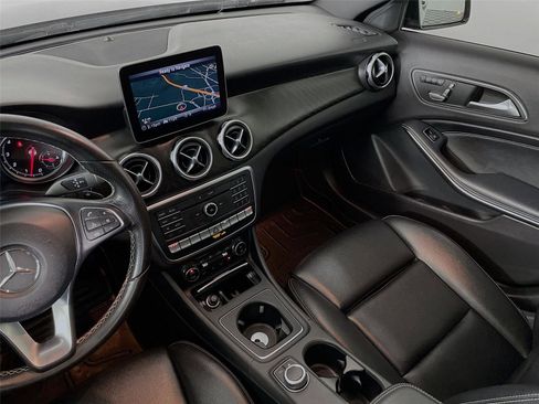 Used 2018 Mercedes-Benz GLA 250 4MATIC image 27