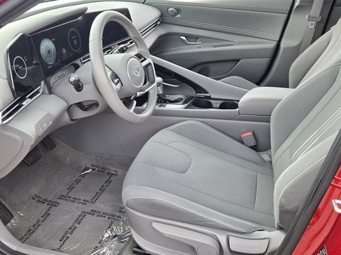 Used 2023 Hyundai Elantra SEL w/ Convenience Package FWD image 10