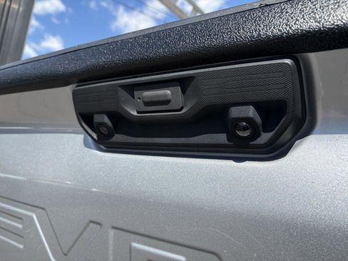 Certified 2021 Chevrolet Silverado 2500 Custom w/ Custom Value Package AWD/4WD image 9