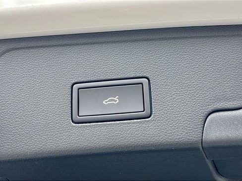 New 2026 Volkswagen Atlas Cross Sport SE image 16