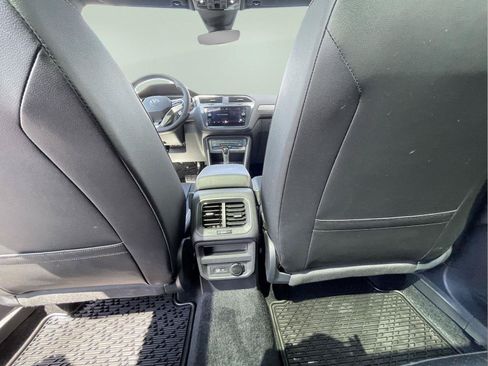 Used 2024 Volkswagen Tiguan SE R-Line AWD/4WD image 16