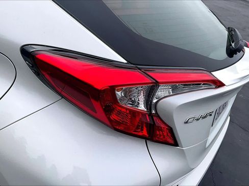 Used 2021 Toyota C-HR XLE image 30