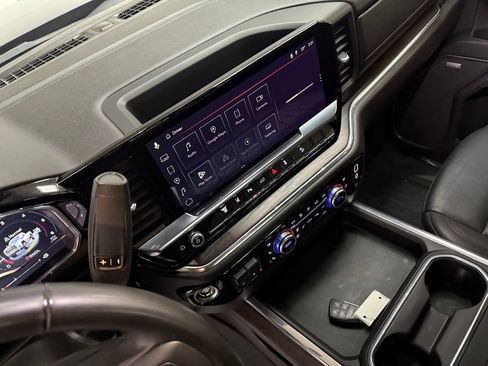 Used 2025 GMC Sierra 2500 SLT image 27